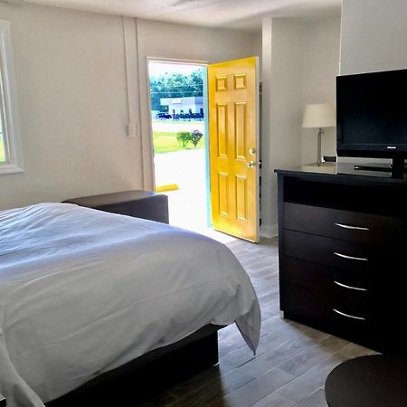Inn On 17 Савана Екстериор снимка