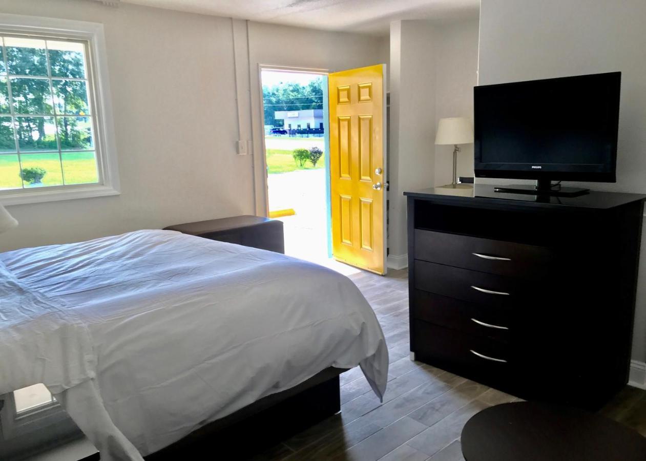 Inn On 17 Савана Екстериор снимка