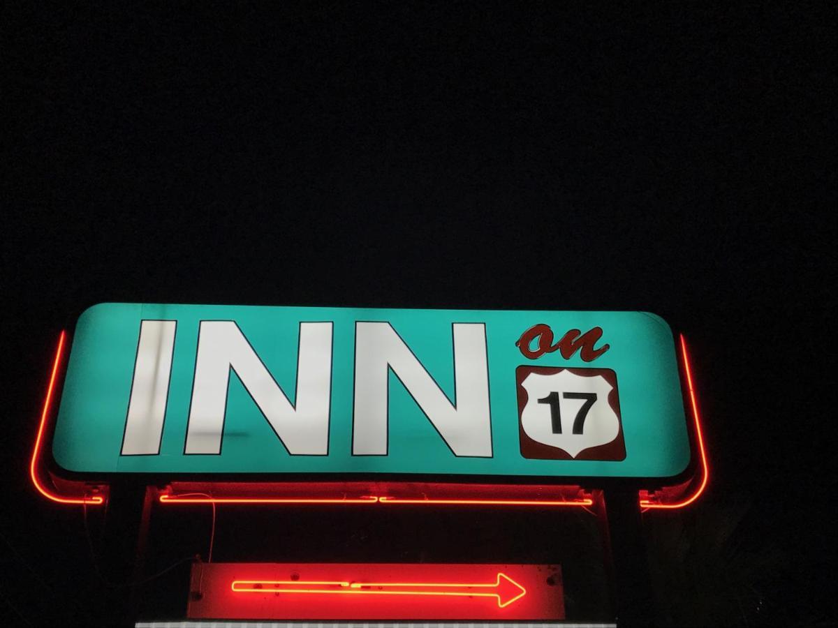 Inn On 17 Савана Екстериор снимка